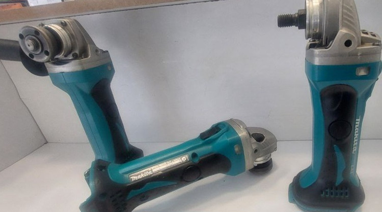 Makita BGA452Z