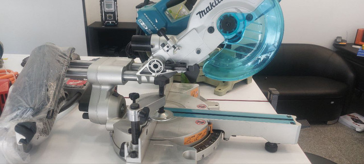 makita DLS714NZ